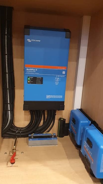 Mfumo Kamili wa Victron Backup Power Closet